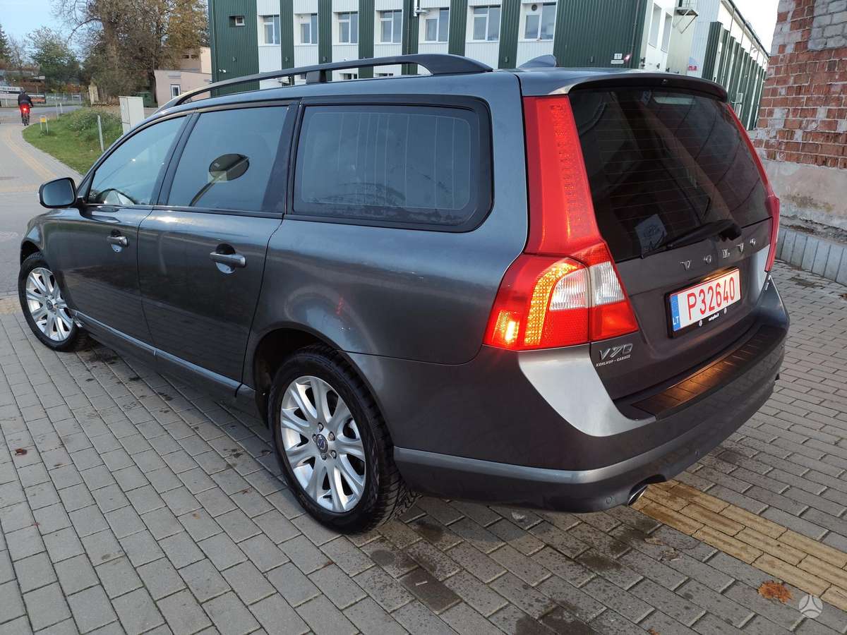 Volvo V70 2010 — салон