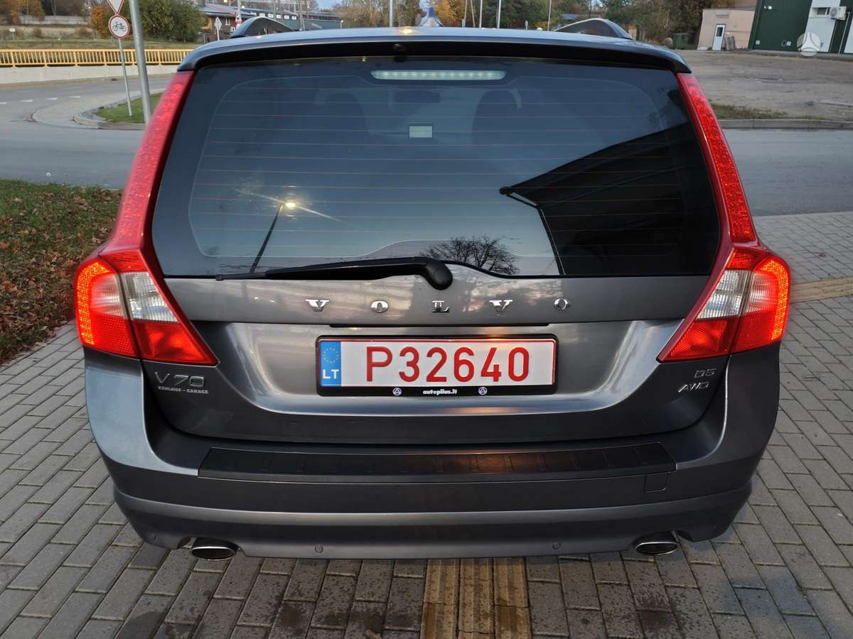 Volvo V70 2010 — двигун 2401 cm³, 205 HP (151kW)