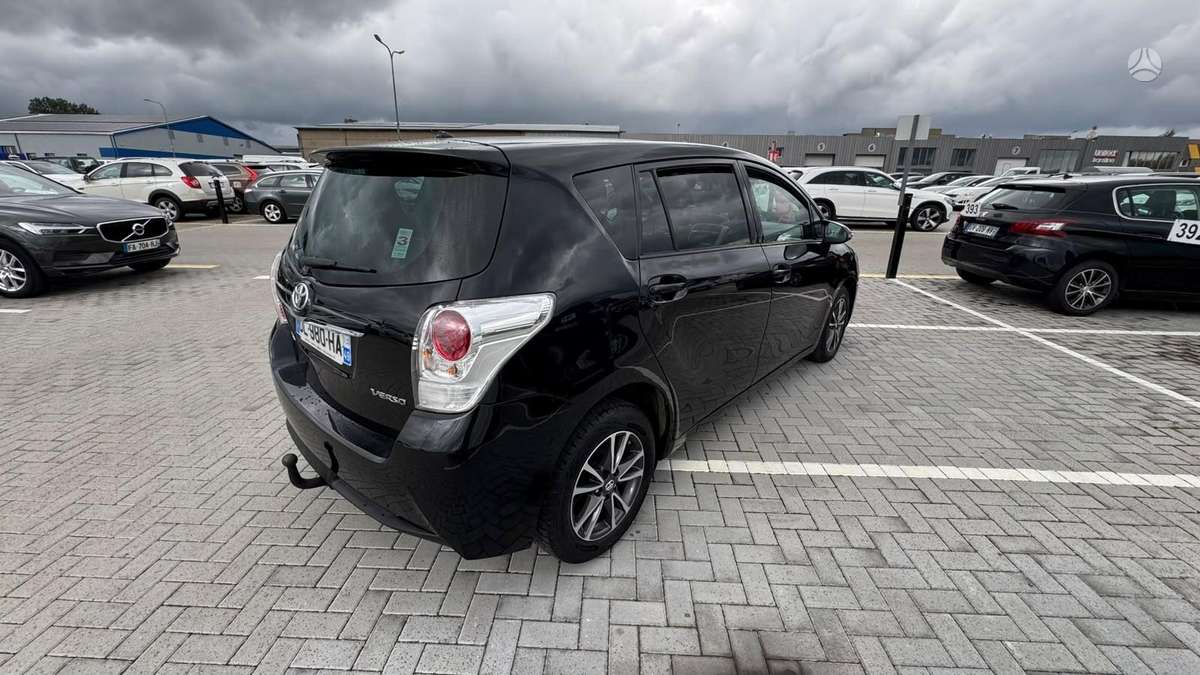 Toyota Verso 2014 — interior