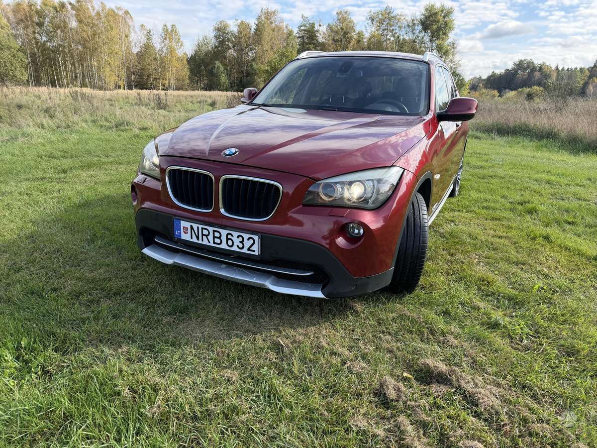 BMW X1 2010 — салон