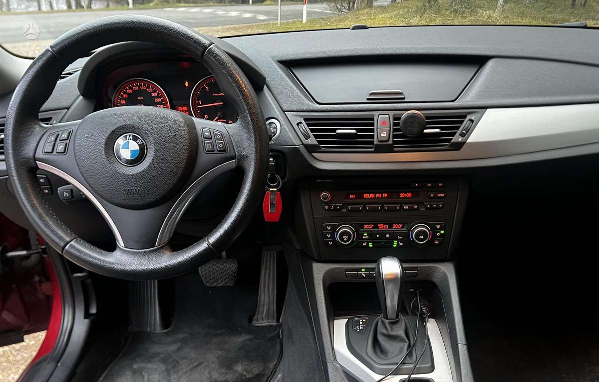 BMW X1 2010 — фото 8