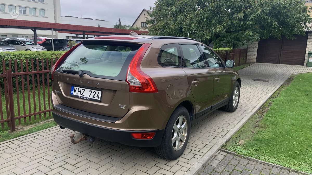 Volvo XC60 2009 — двигун 2400 cm³, 175 HP (129kW)