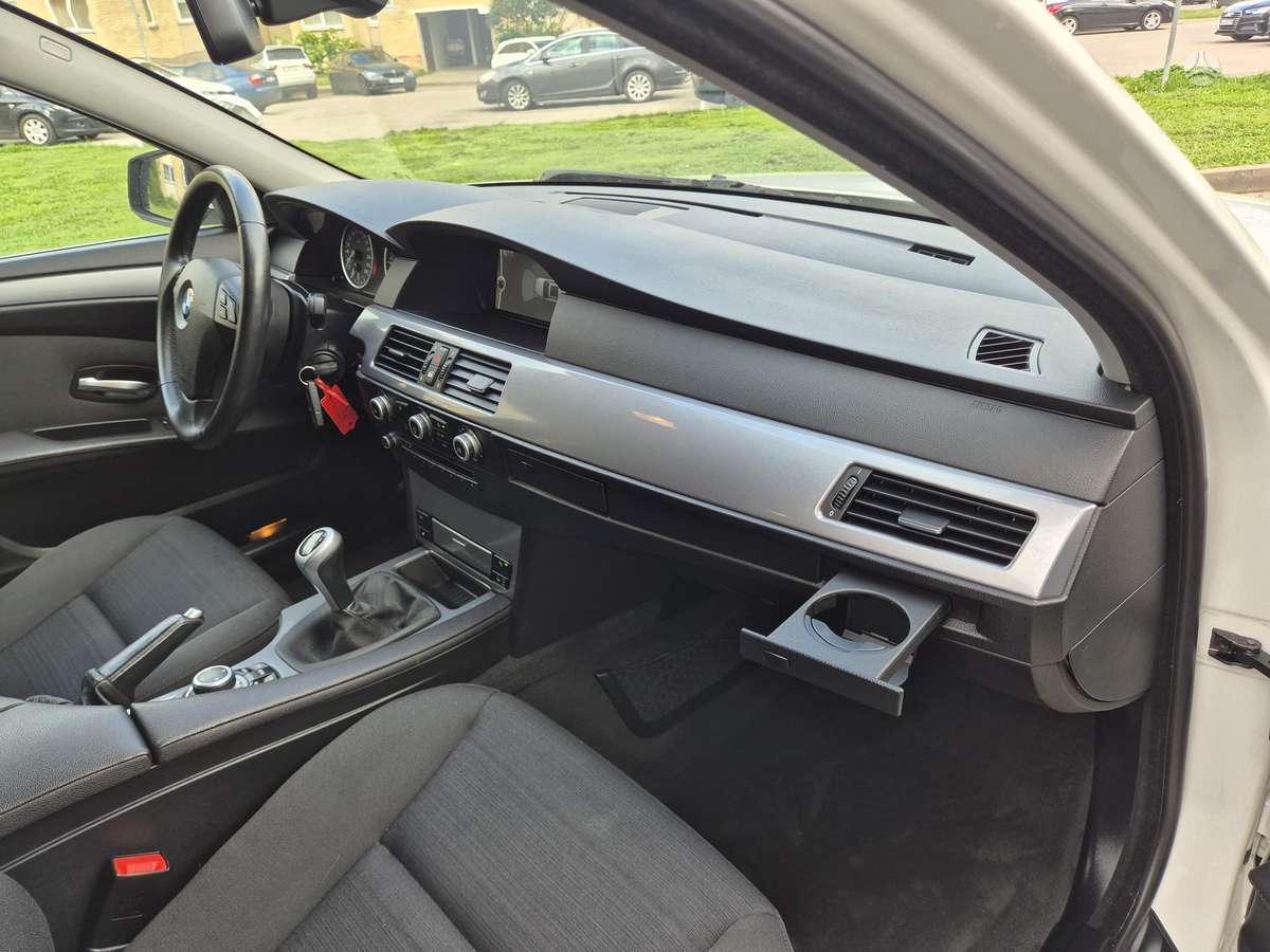BMW 520 2010 — photo 11