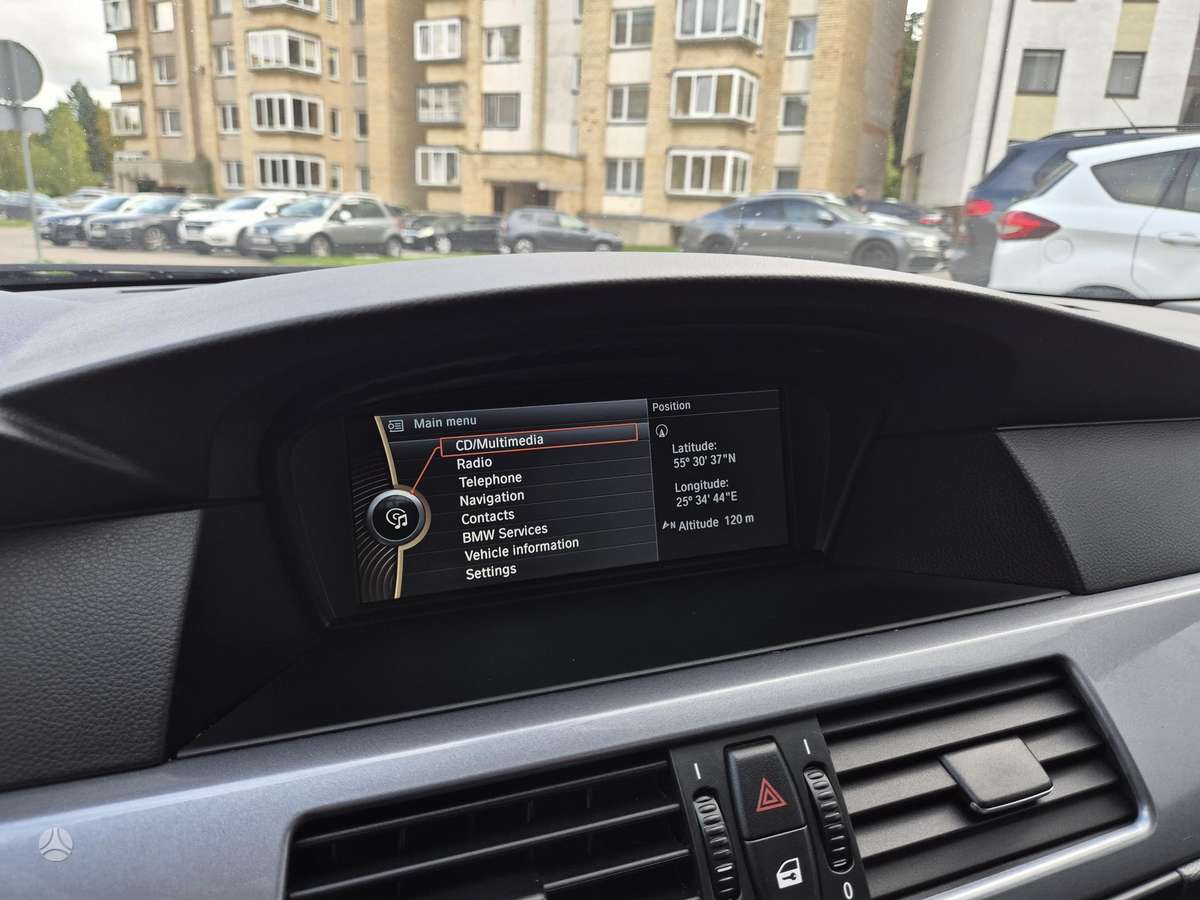 BMW 520 2010 — photo 12
