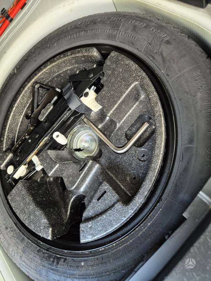 BMW 520 2010 — photo 16