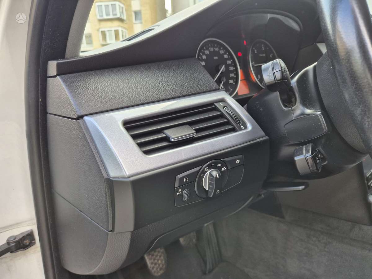 BMW 520 2010 — photo 7