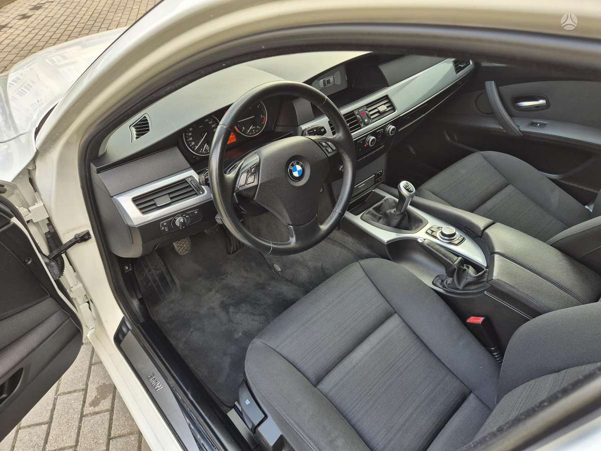 BMW 520 2010 — photo 9