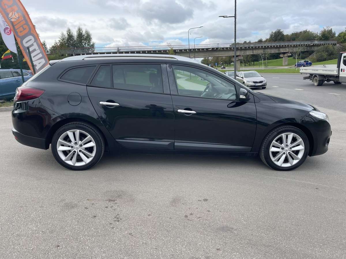 Renault Megane 2011 — photo 16