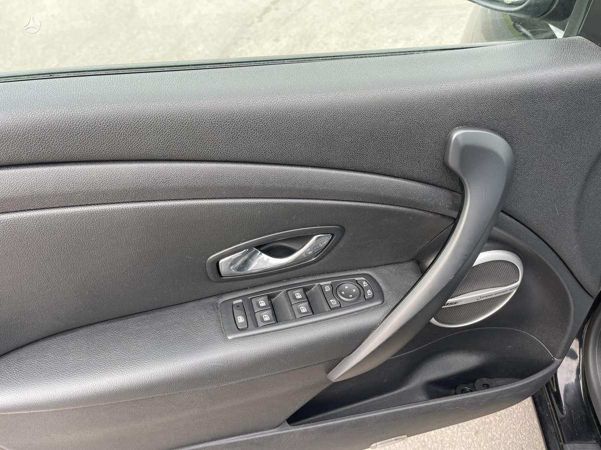 Renault Megane 2011 — photo 17