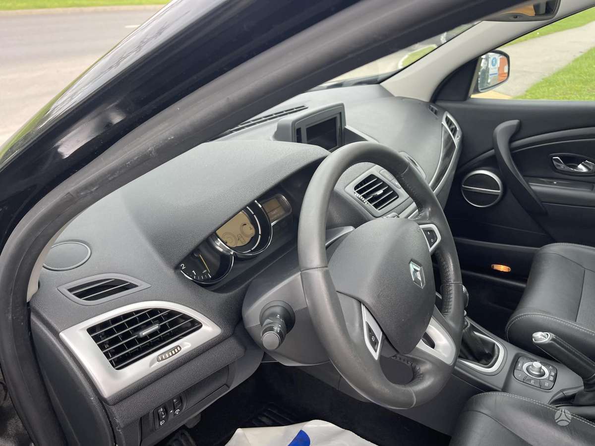 Renault Megane 2011 — photo 18