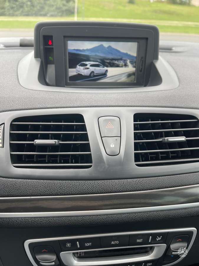 Renault Megane 2011 — photo 21