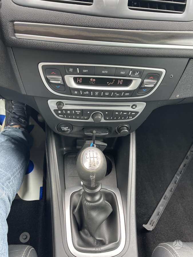 Renault Megane 2011 — photo 22