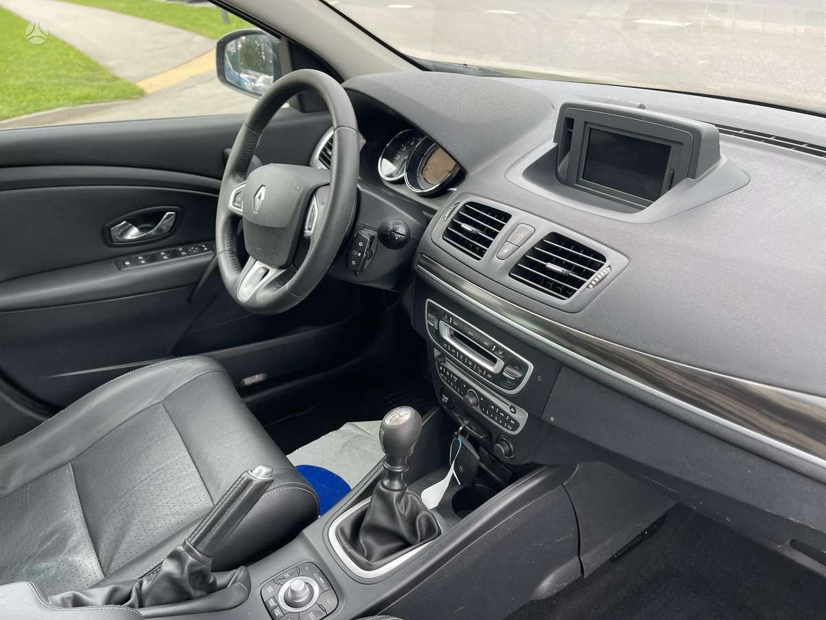 Renault Megane 2011 — photo 30