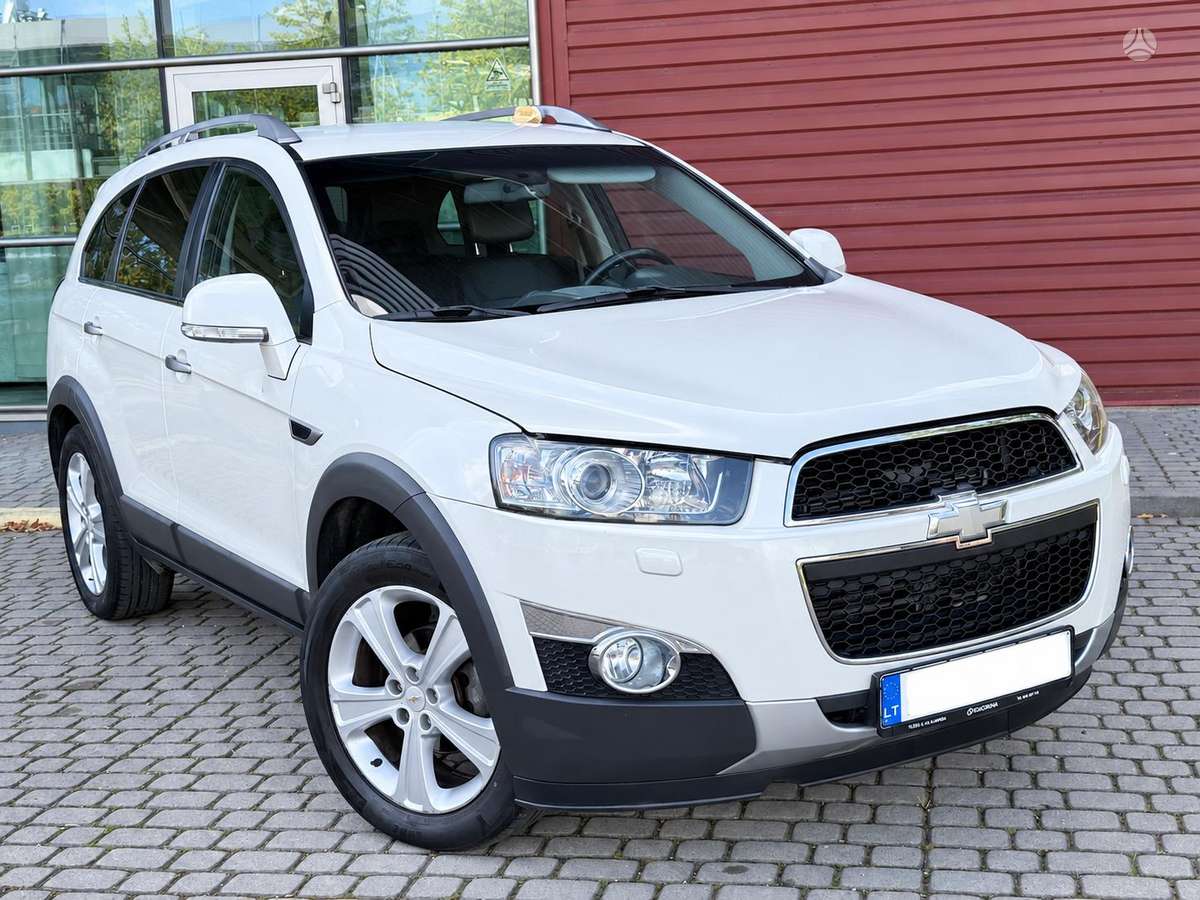 Chevrolet Captiva 2012 — rear view