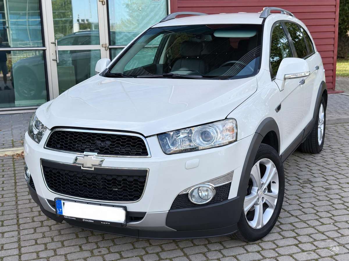 Chevrolet Captiva 2012 — interior