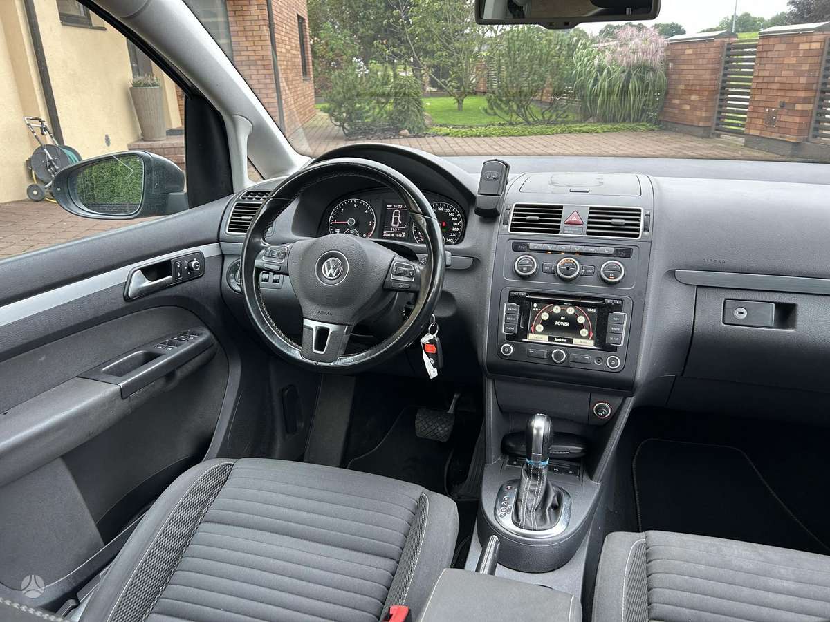 Volkswagen Touran 2015 — photo 11