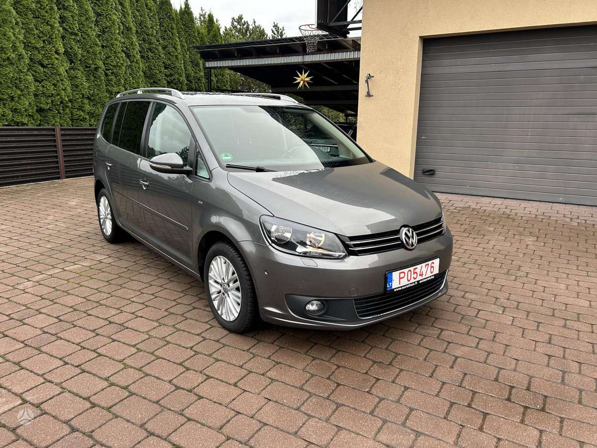 Volkswagen Touran 2015 — rear view