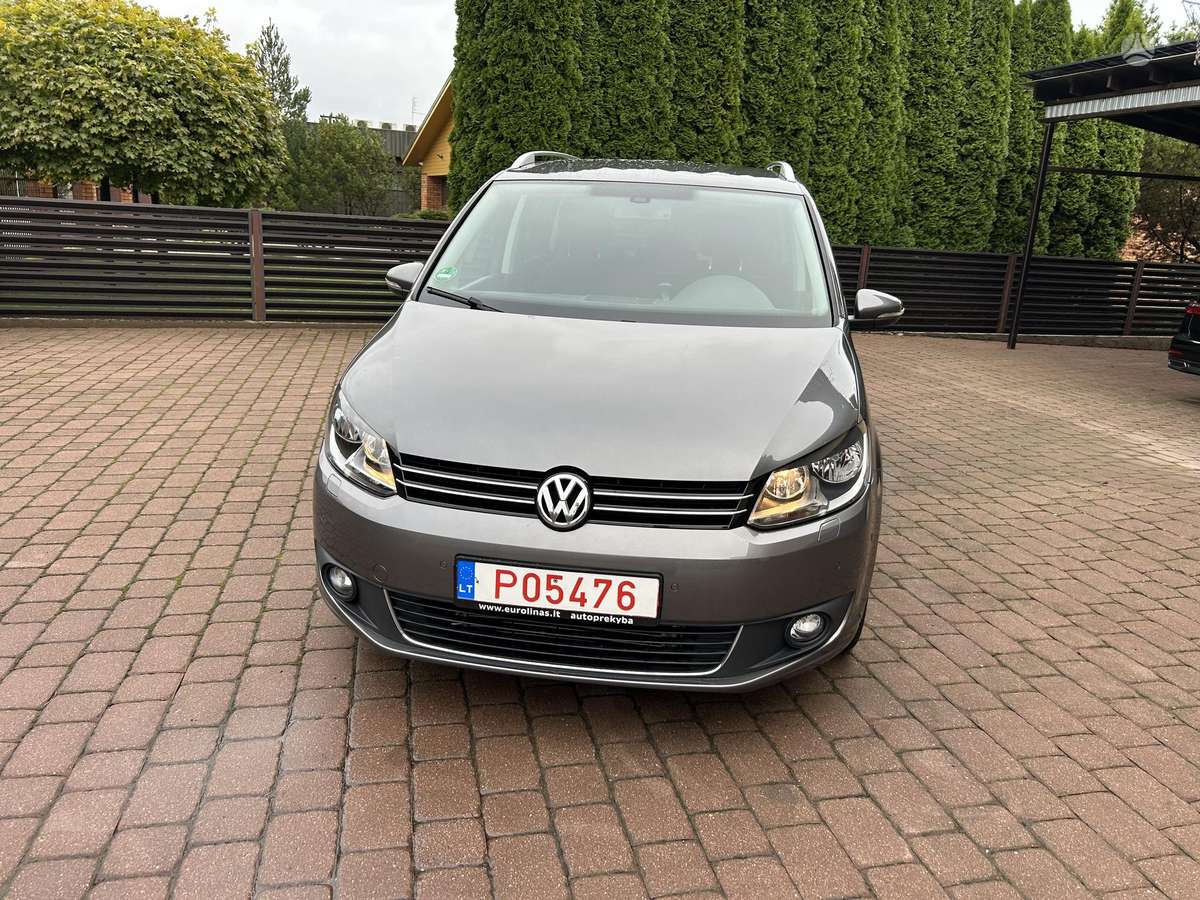 Volkswagen Touran 2015 — interior