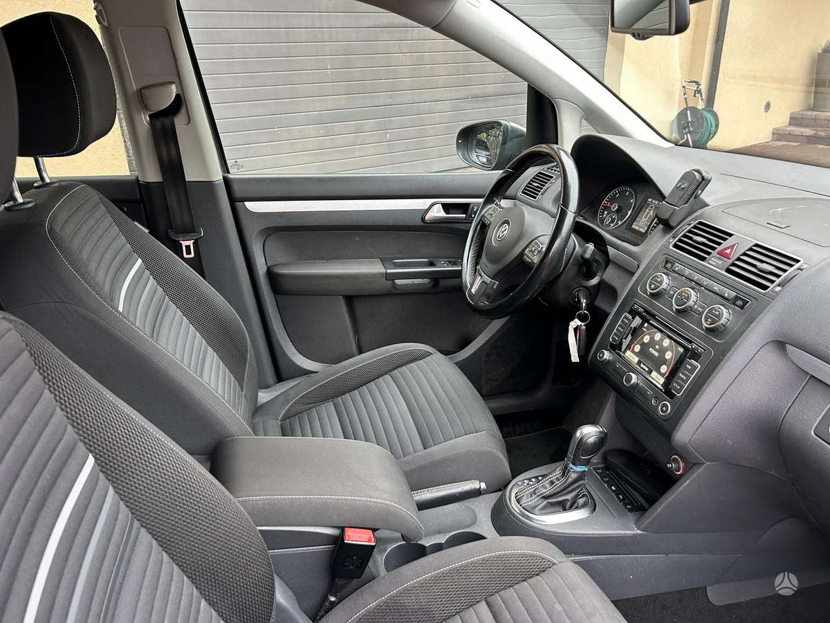 Volkswagen Touran 2015 — photo 9