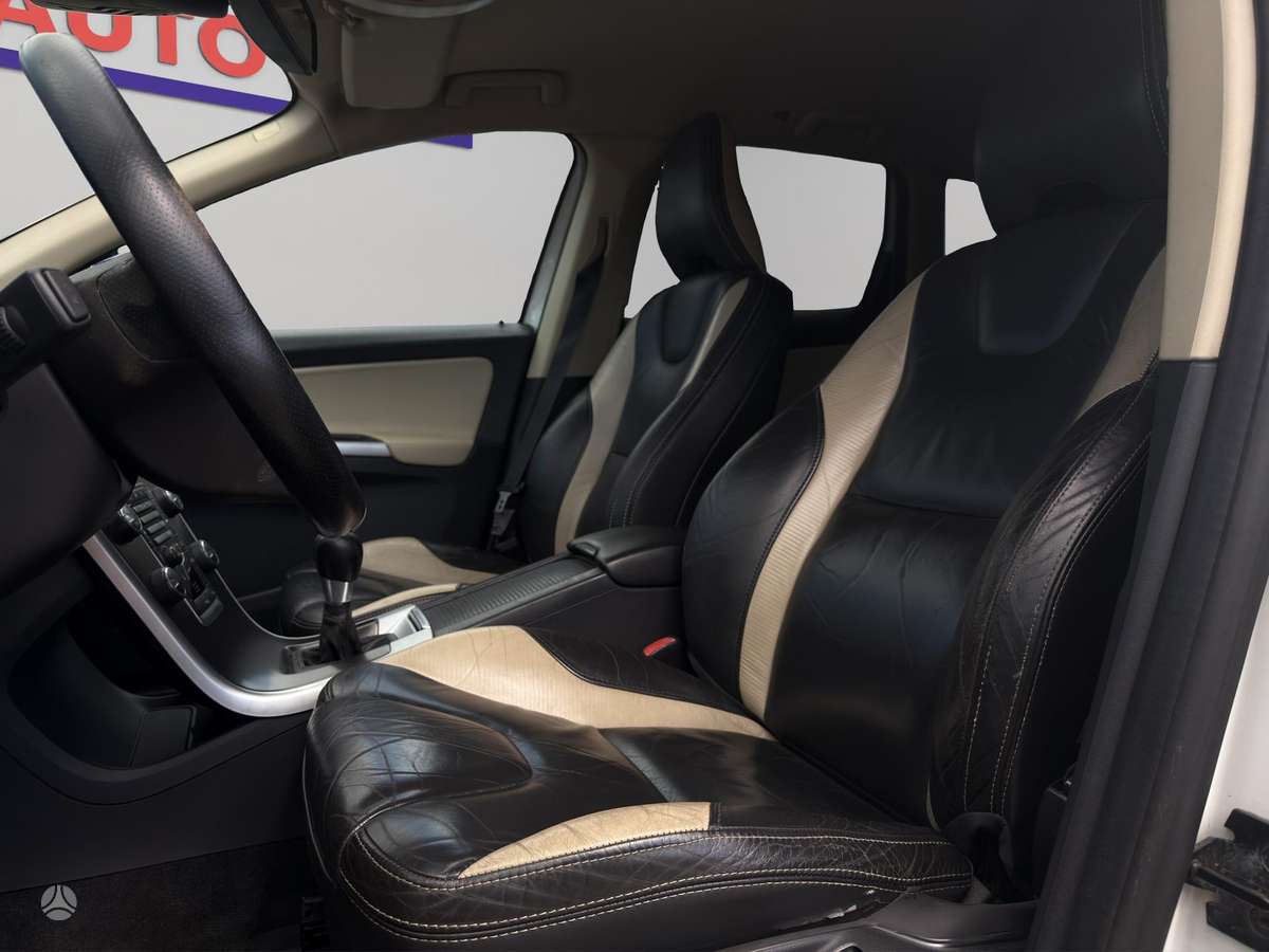 Volvo XC60 2012 — photo 14