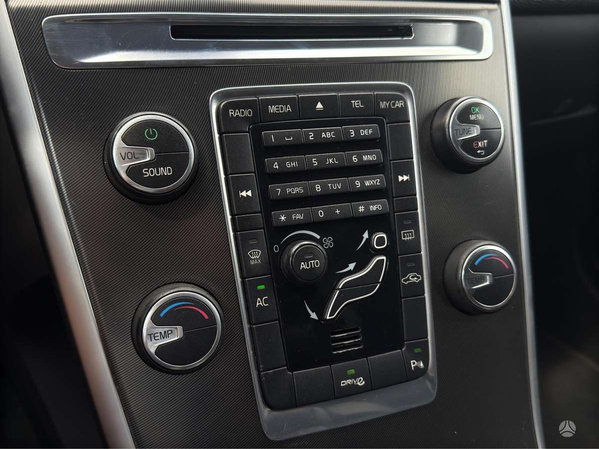 Volvo XC60 2012 — photo 16