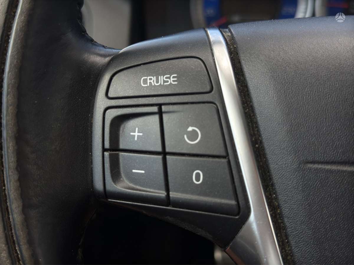 Volvo XC60 2012 — photo 18