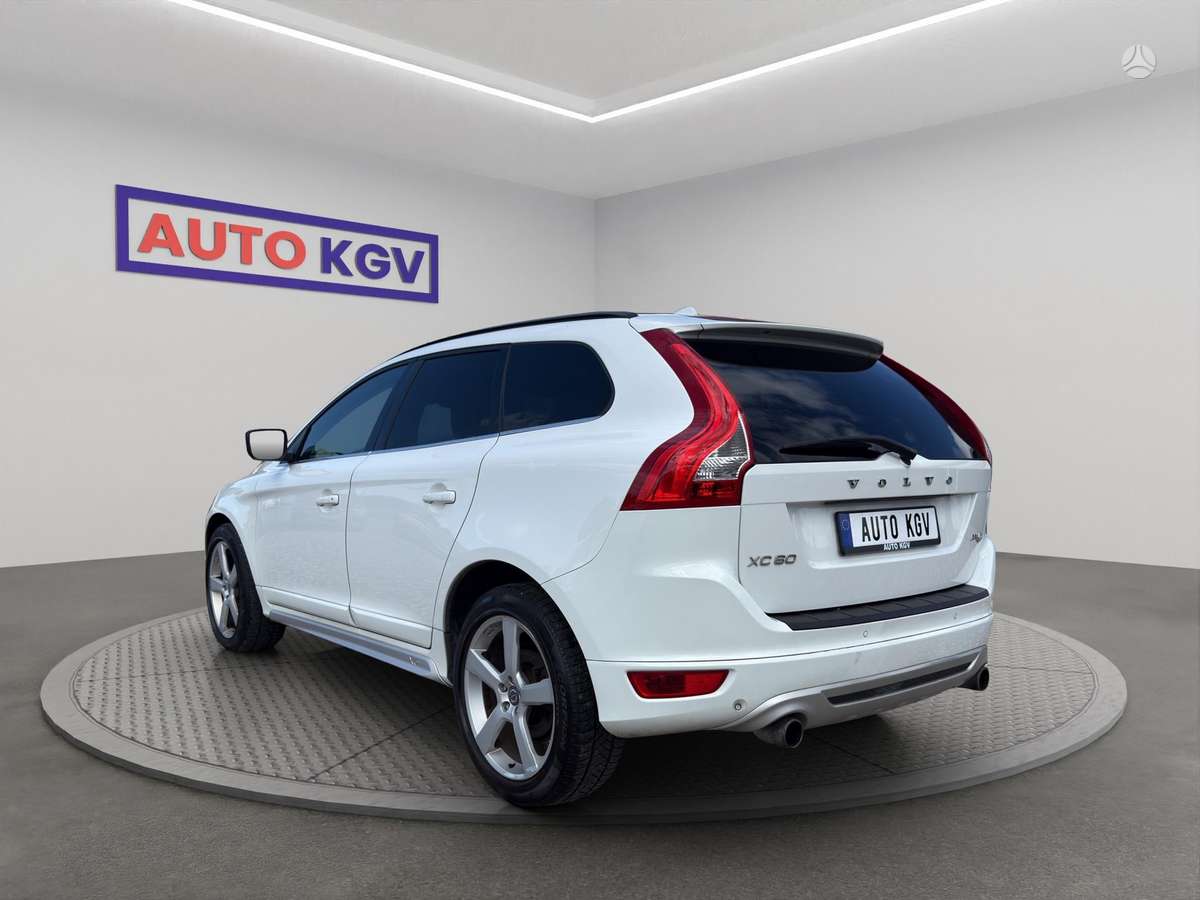 Volvo XC60 2012 — interior
