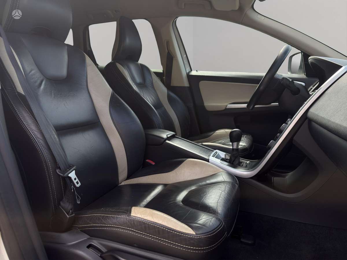 Volvo XC60 2012 — photo 8