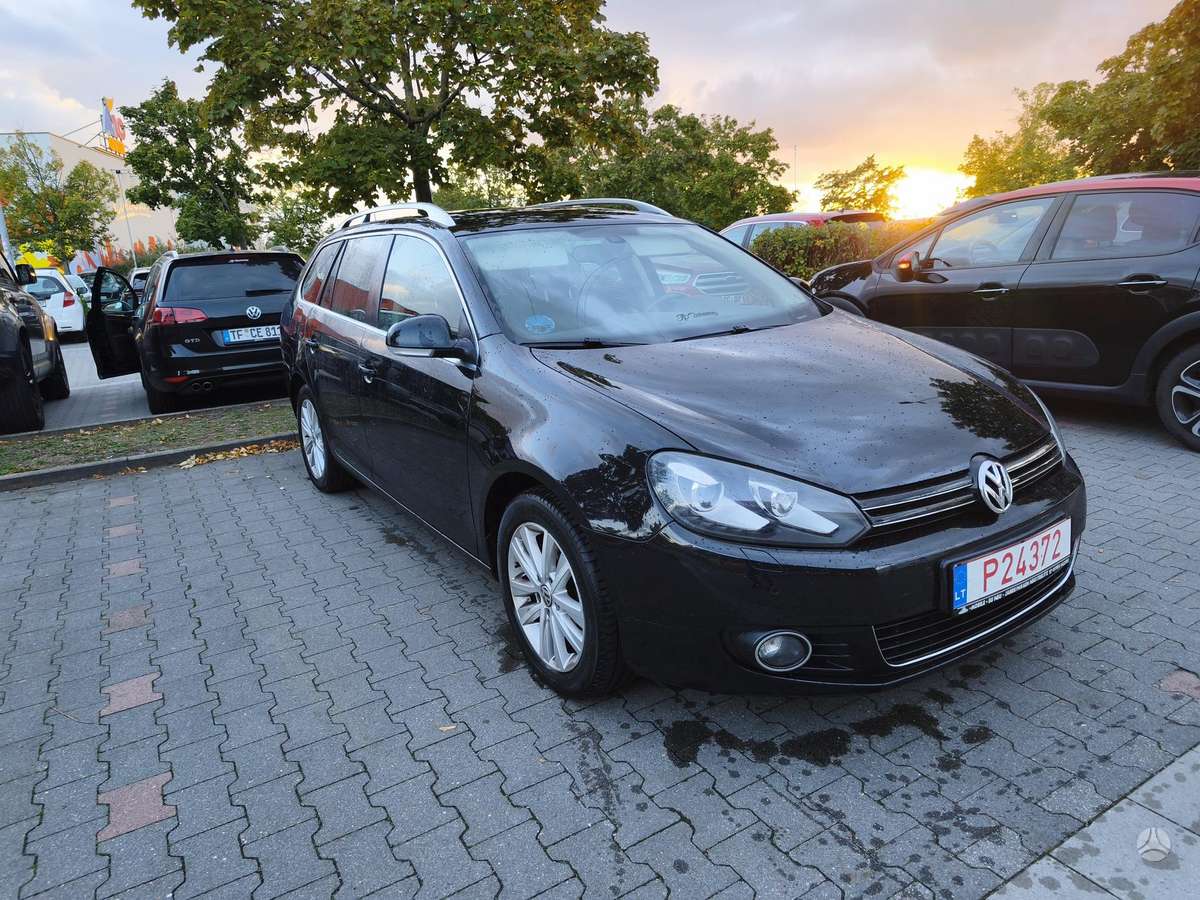 Volkswagen Golf 2012 — rear view