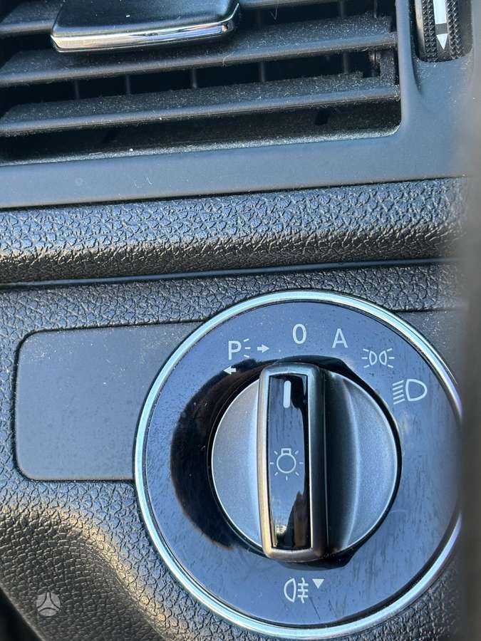 Mercedes-Benz C350 2010 — photo 18