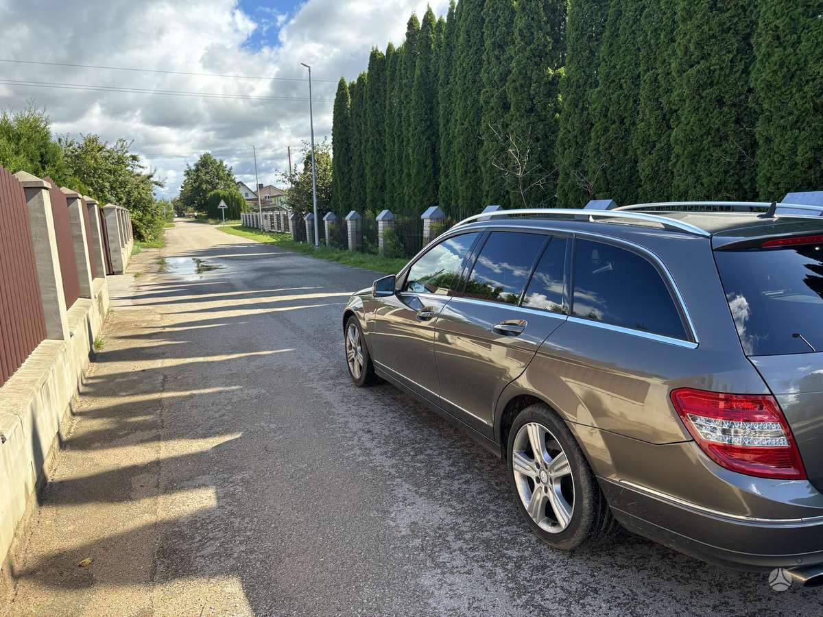 Mercedes-Benz C350 2010 — photo 6
