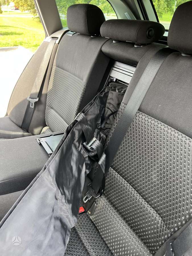 BMW 320 2011 — photo 13
