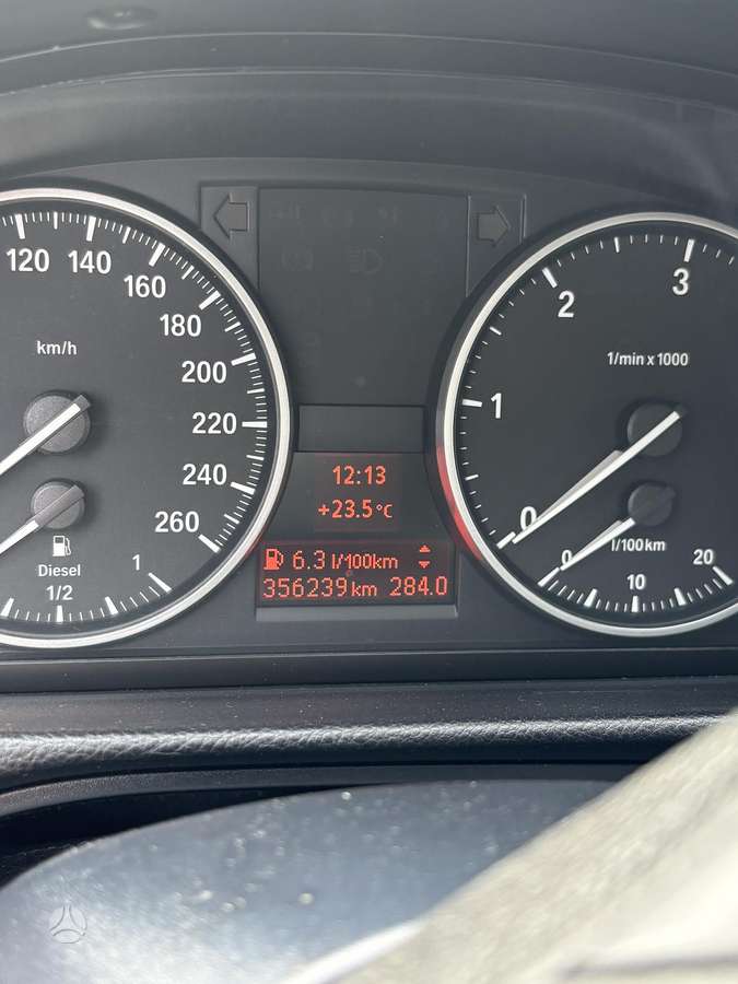 BMW 320 2011 — photo 16