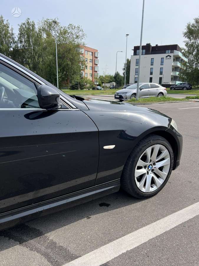 BMW 320 2011 — photo 5