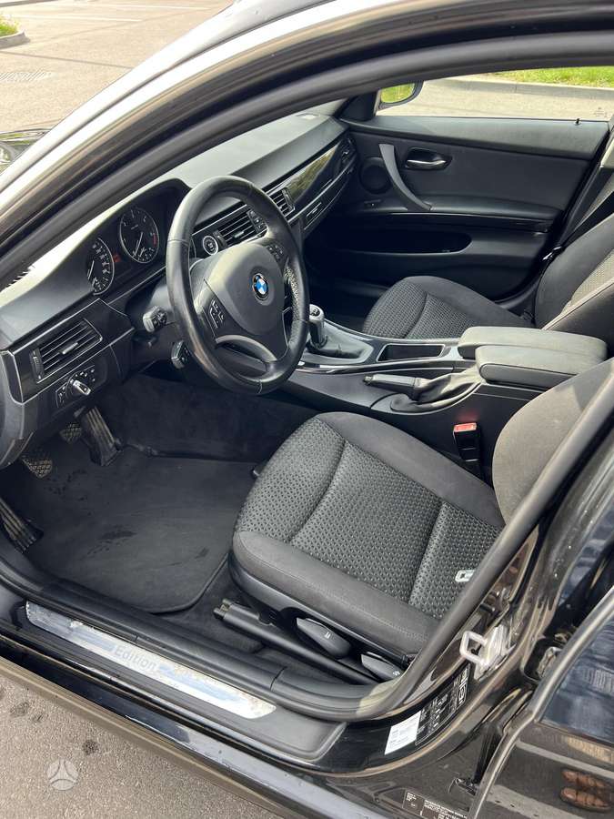 BMW 320 2011 — photo 9