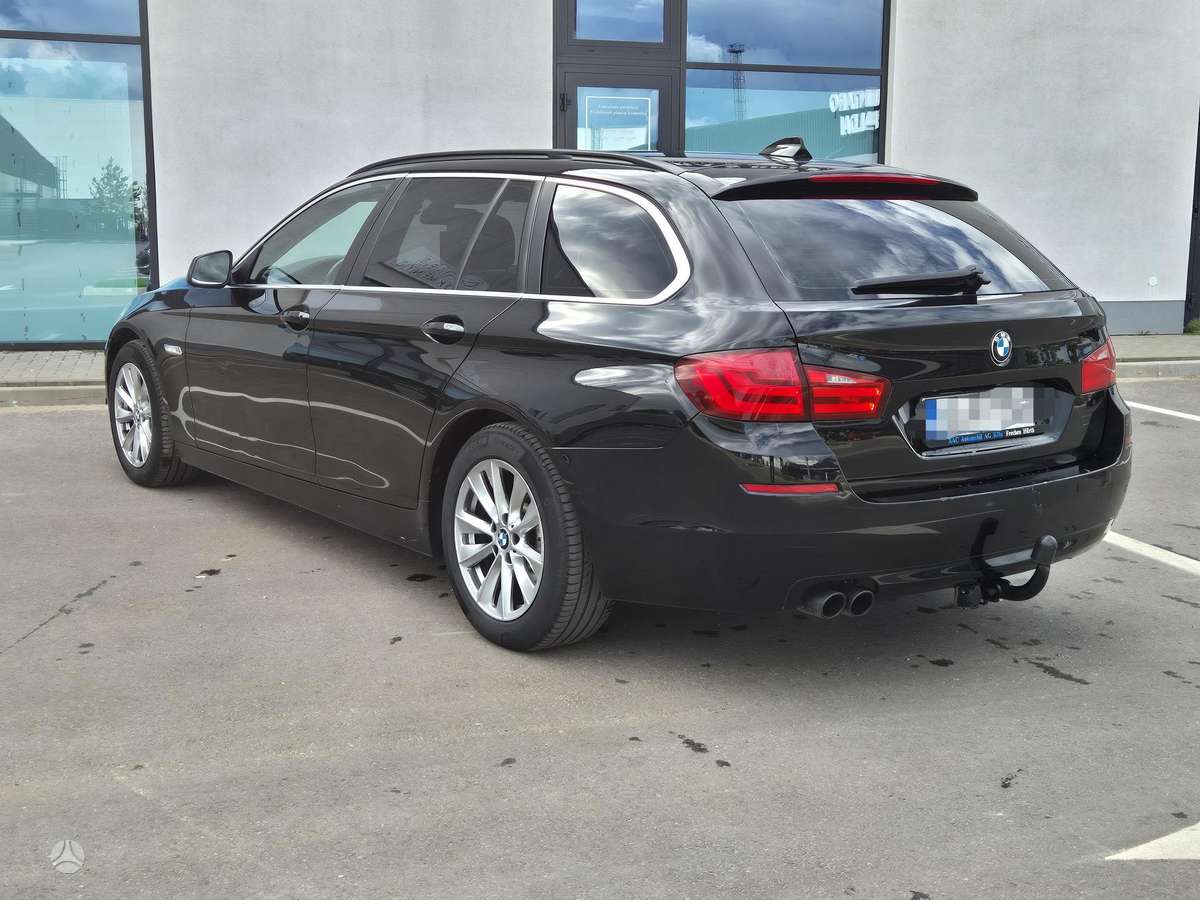 BMW 520 2011 — двигун