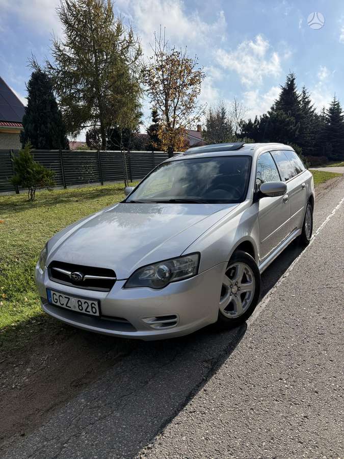 Subaru Legacy 2005 — вигляд ззаду