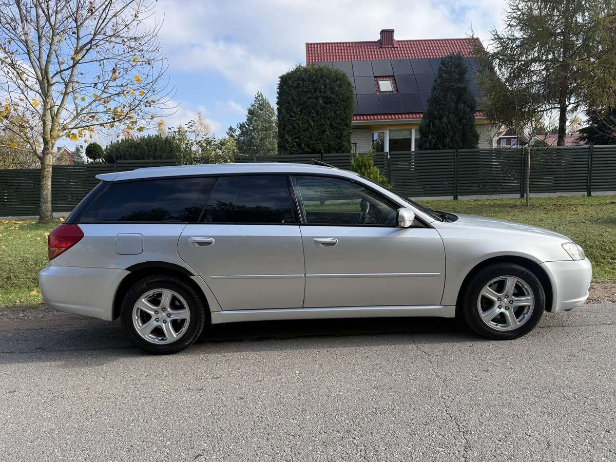 Subaru Legacy 2005 — салон