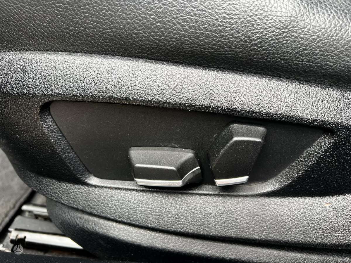 BMW 520 2011 — photo 16