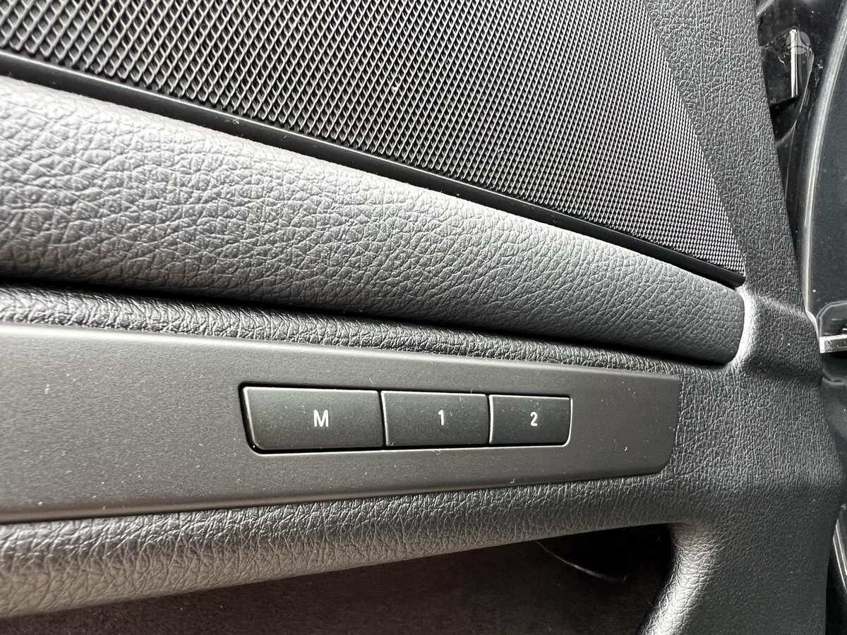 BMW 520 2011 — photo 17