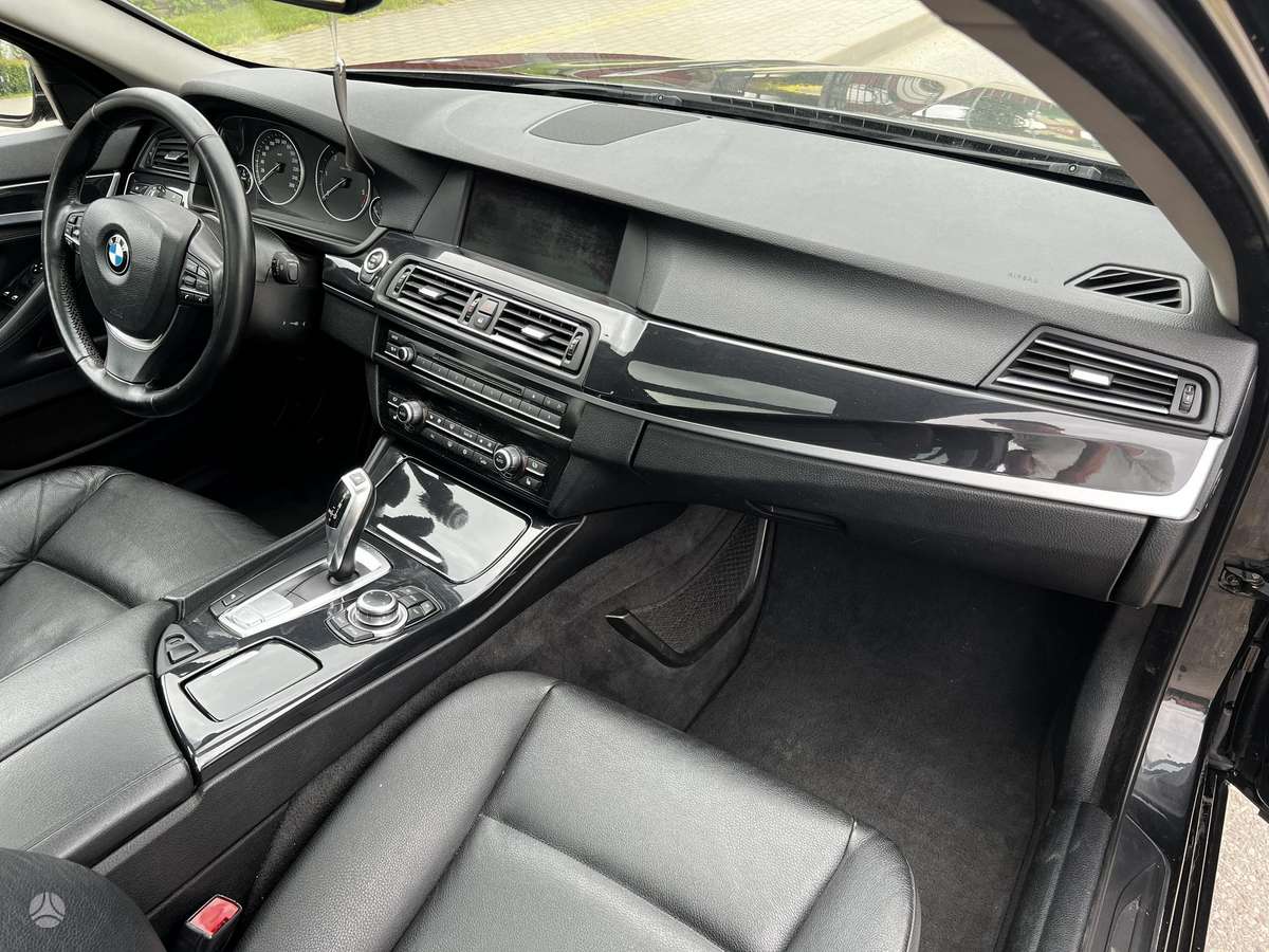 BMW 520 2011 — photo 18