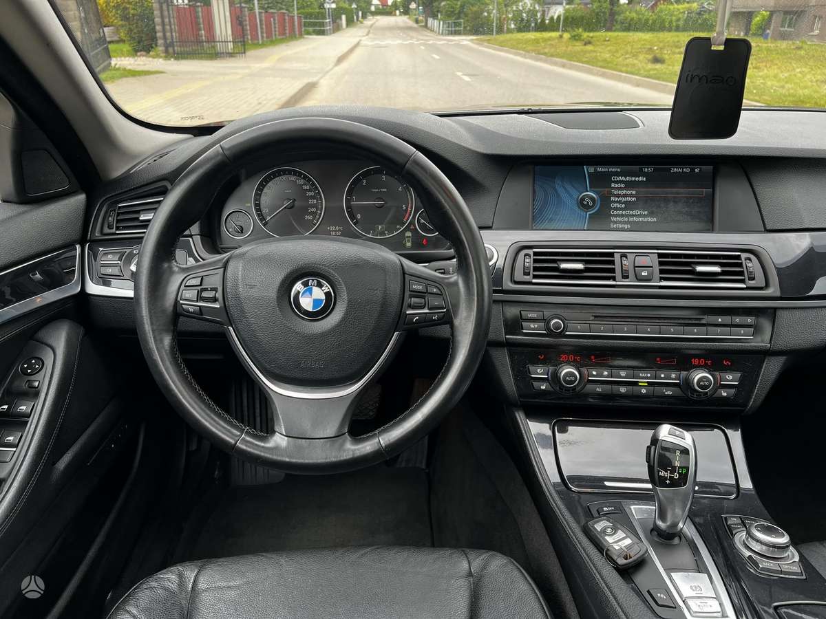 BMW 520 2011 — photo 21