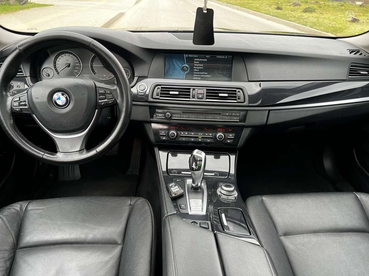 BMW 520 2011 — photo 22