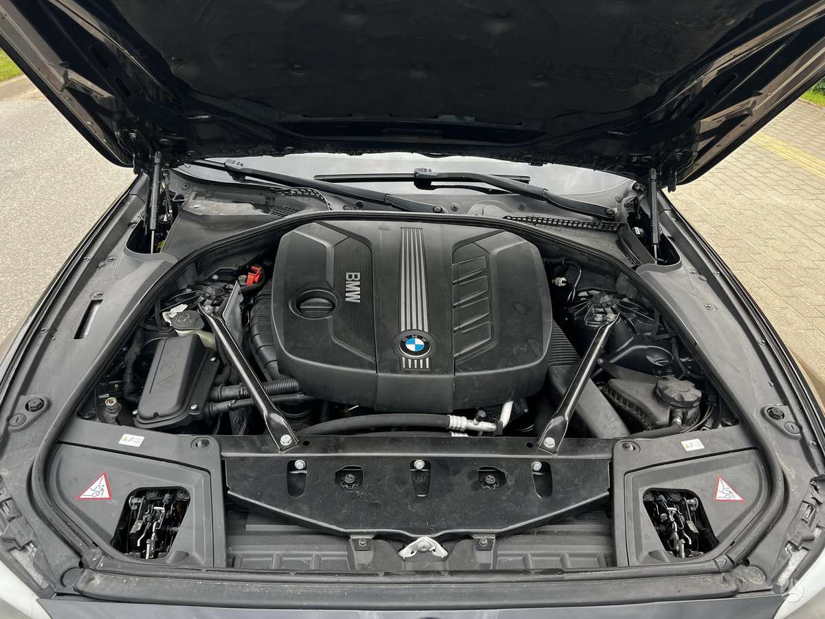 BMW 520 2011 — photo 24