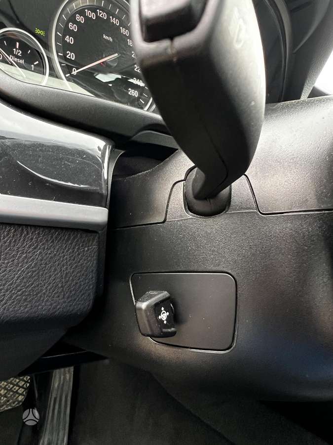 BMW 520 2011 — photo 27