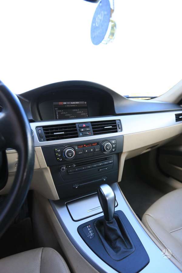 BMW 325 2008 — photo 10
