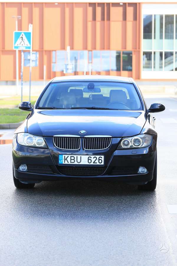 BMW 325 2008 — interior