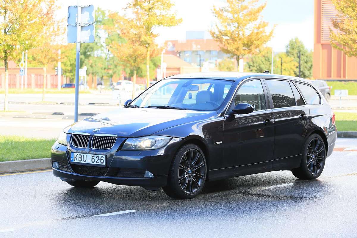 BMW 325 2008 — engine 2993 cm³, 197 HP (145kW)