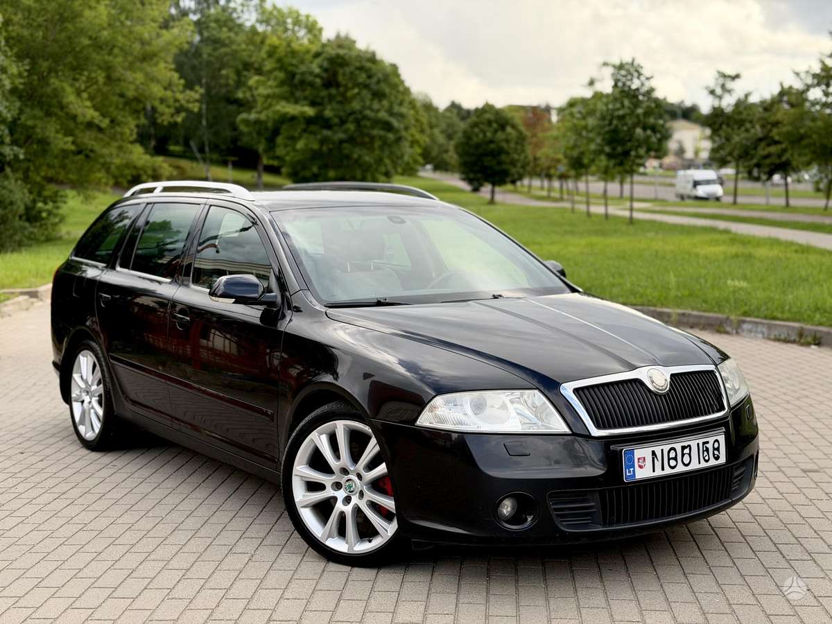 Skoda Octavia 2009 — rear view