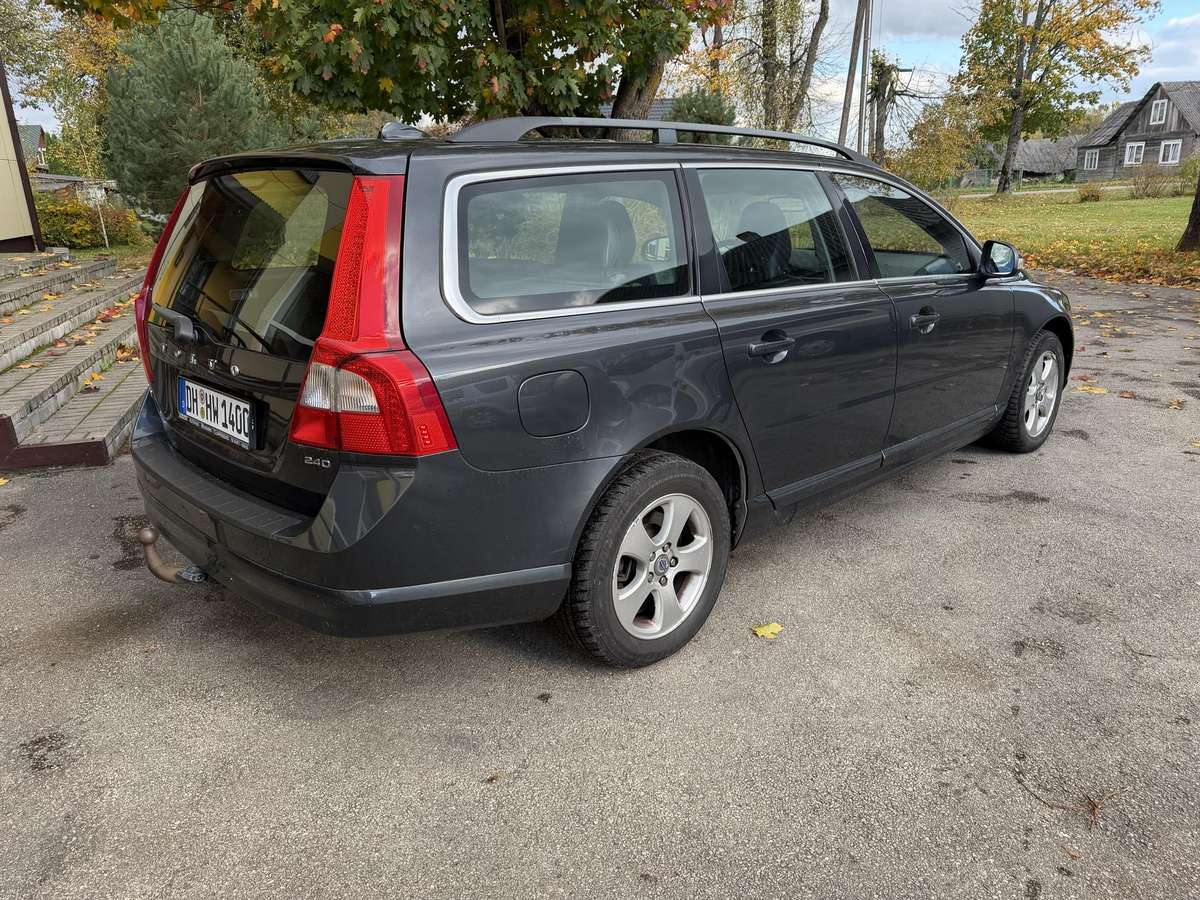 Volvo V70 2009 — interior